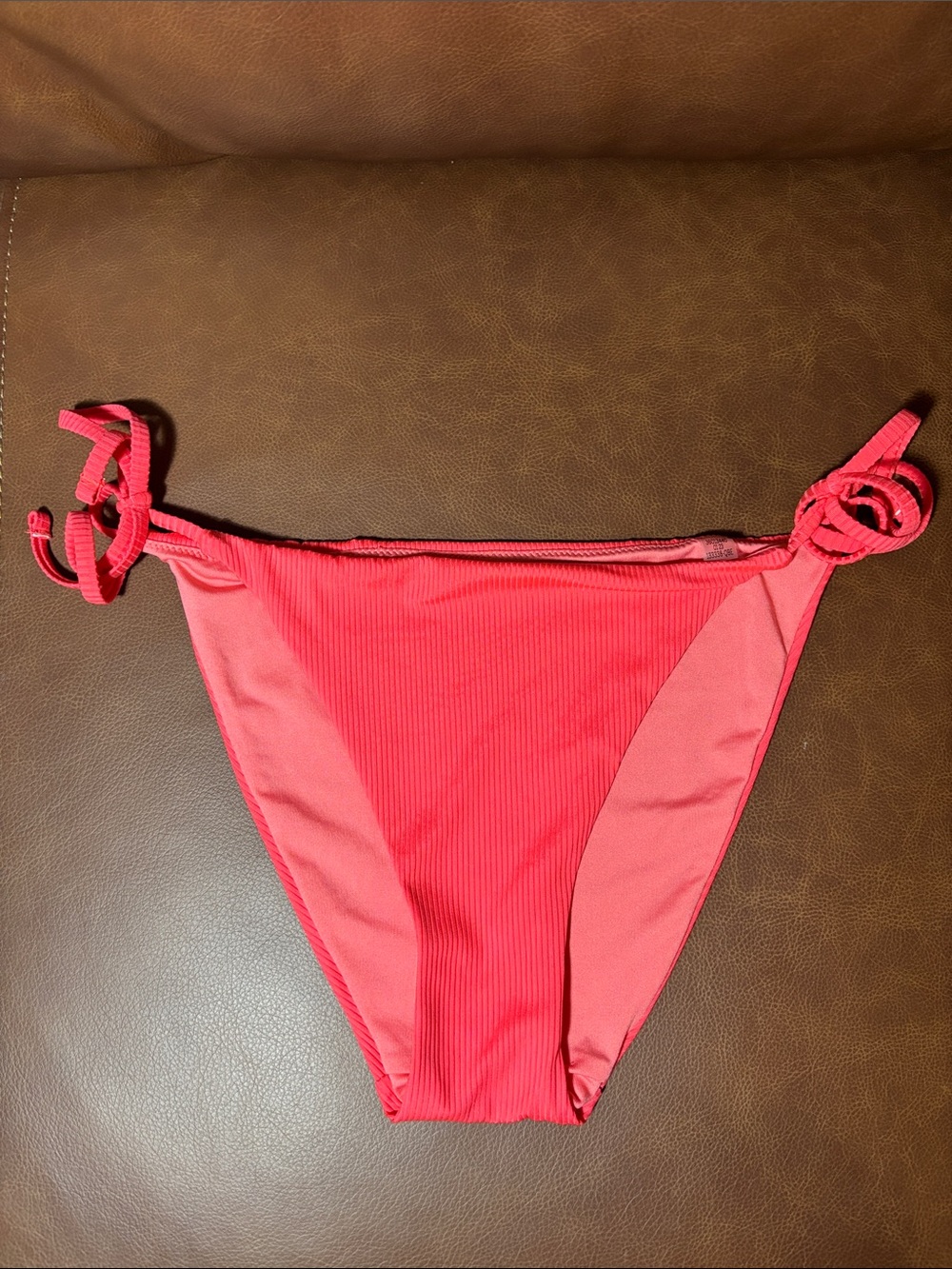 Victoria's Secret Coral Pink Ruffle Bandeau Bikini Set 34C Top Med Bottoms - Picture 3 of 8